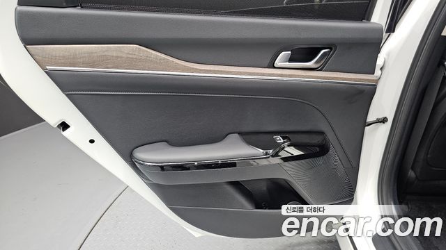 Kia K5 (III) 2.0 Noblesse 2023 — фото 31