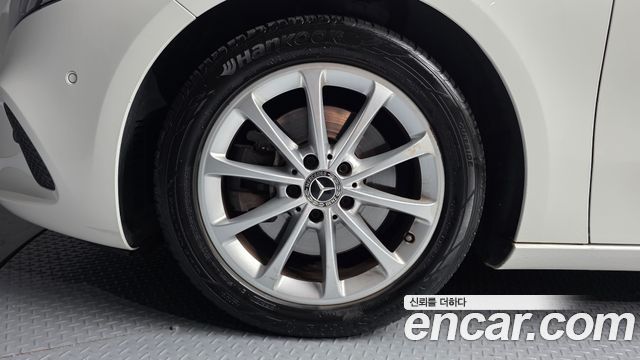 Mercedes-Benz A-Class (W177) A220 Sedan 2020 — фото 5