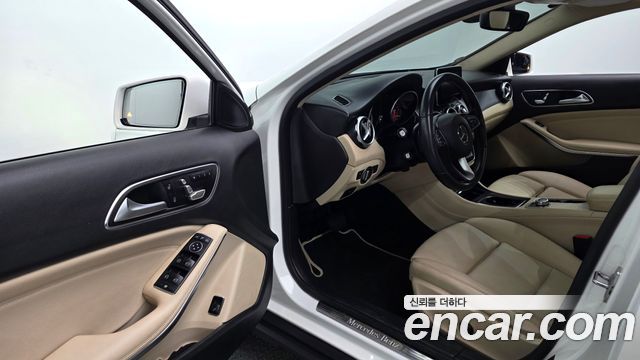 Mercedes-Benz GLA-Class (X156) GLA220 Premium 2019 — фото 10