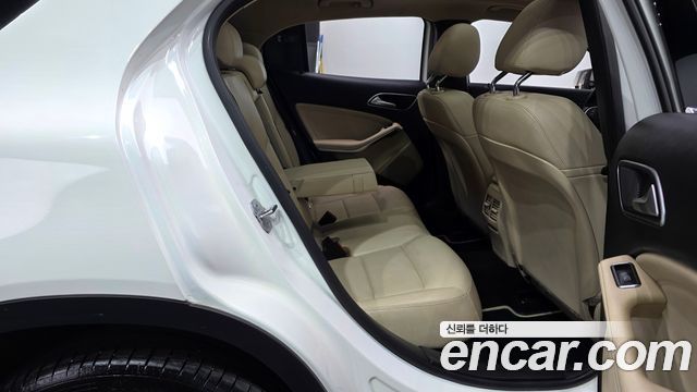 Mercedes-Benz GLA-Class (X156) GLA220 Premium 2019 — фото 11