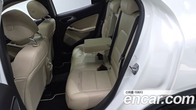 Mercedes-Benz GLA-Class (X156) GLA220 Premium 2019 — фото 12