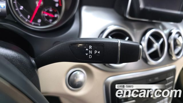 Mercedes-Benz GLA-Class (X156) GLA220 Premium 2019 — фото 18