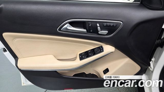 Mercedes-Benz GLA-Class (X156) GLA220 Premium 2019 — фото 24
