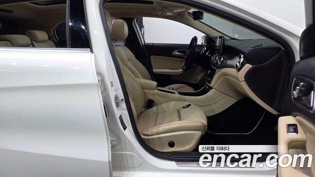 Mercedes-Benz GLA-Class (X156) GLA220 Premium 2019 — фото 26