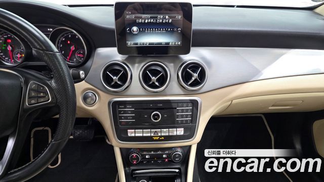 Mercedes-Benz GLA-Class (X156) GLA220 Premium 2019 — фото 30