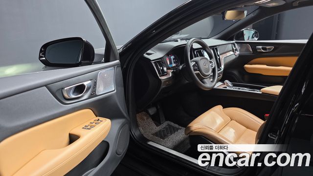 Volvo V60 Cross Country (II) B5 Ultimate AWD 2023 — фото 10