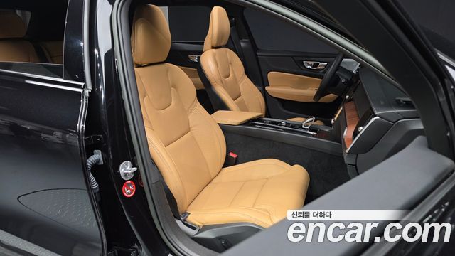 Volvo V60 Cross Country (II) B5 Ultimate AWD 2023 — фото 16