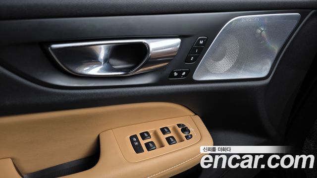 Volvo V60 Cross Country (II) B5 Ultimate AWD 2023 — фото 18