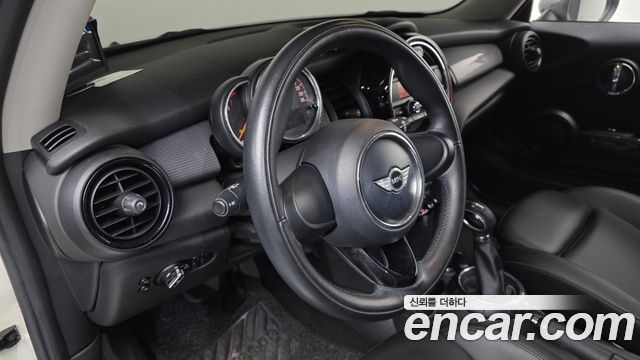 MINI Cooper Standard Third Generation 2016 — фото 18