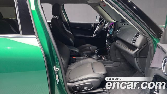 MINI Cooper Countryman Classic Plus Launch Pack 2nd Gen 2023 — фото 11