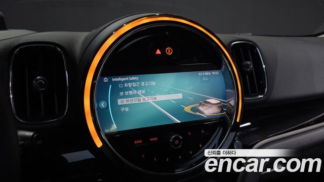 MINI Cooper Countryman Classic Plus Launch Pack 2nd Gen 2023 — фото 16