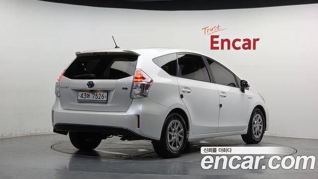 Toyota Prius V 1.8 2015 — фото 2