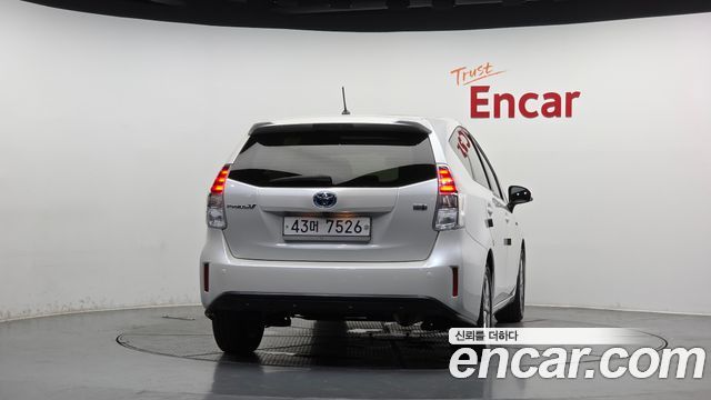 Toyota Prius V 1.8 2015 — фото 4