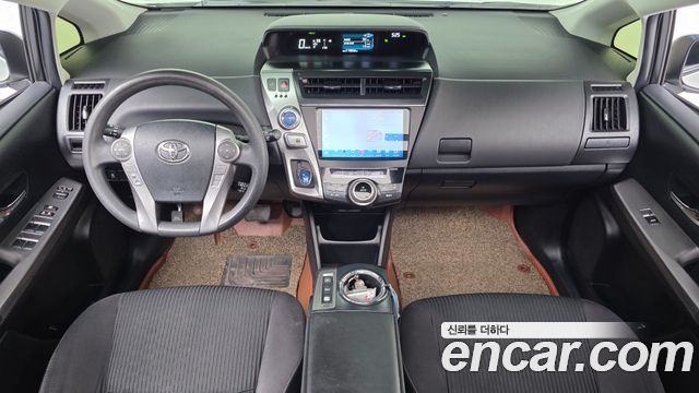 Toyota Prius V 1.8 2015 — фото 7