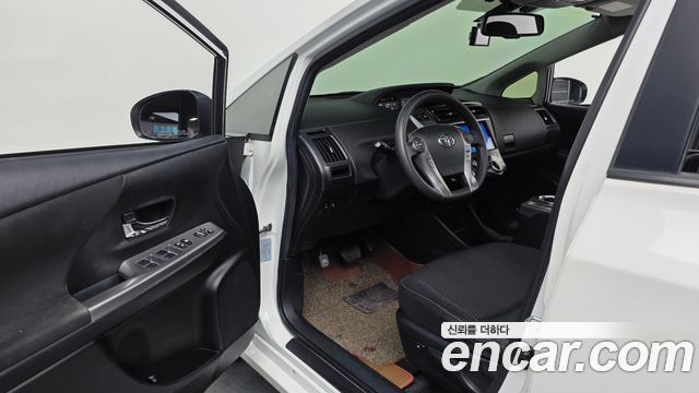 Toyota Prius V 1.8 2015 — фото 10