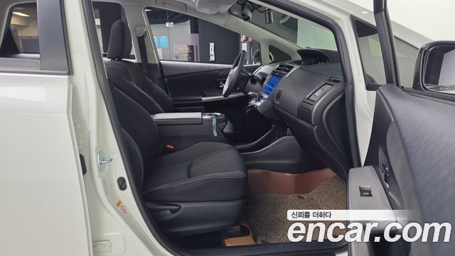 Toyota Prius V 1.8 2015 — фото 11