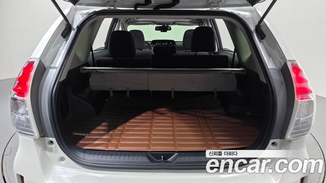 Toyota Prius V 1.8 2015 — фото 20
