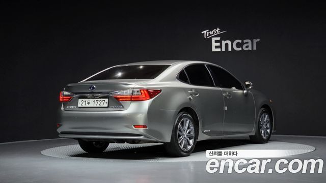 Lexus ES300h Supreme+ XV60 2018 — фото 2