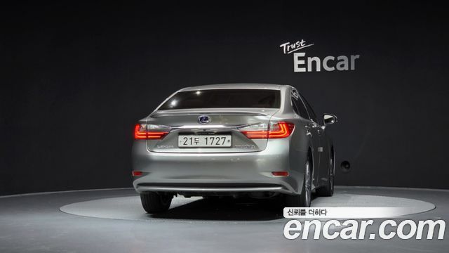Lexus ES300h Supreme+ XV60 2018 — фото 4