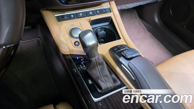 Lexus ES300h Supreme+ XV60 2018 — фото 9