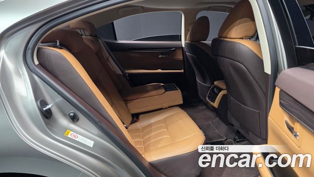 Lexus ES300h Supreme+ XV60 2018 — фото 12