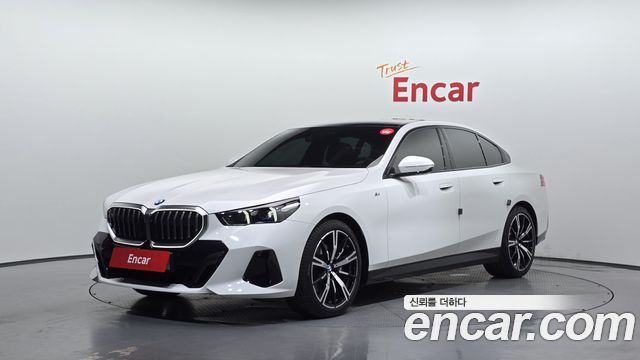 BMW 5 Series (G60) 530i xDrive M Sport 2025 — фото 1