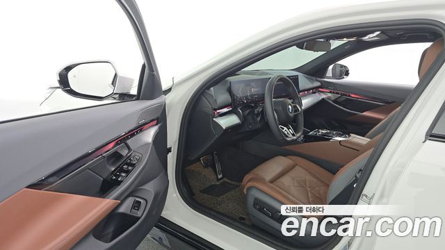 BMW 5 Series (G60) 530i xDrive M Sport 2025 — фото 10
