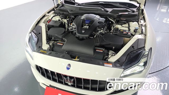 Maserati Quattroporte S Q4 3.0 V6 Granlusso 2018 — фото 6