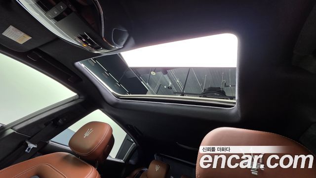 Maserati Quattroporte S Q4 3.0 V6 Granlusso 2018 — фото 33