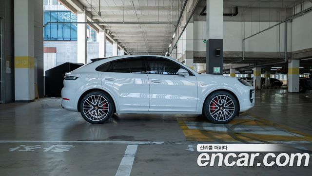 Porsche Cayenne (PO536) 3.0 S E-Hybrid Coupe 2025 — фото 2