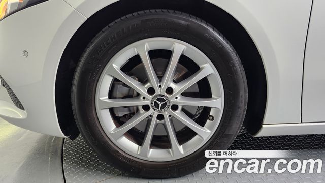 Mercedes-Benz A-Class (W177) A220 Sedan 2020 — фото 5