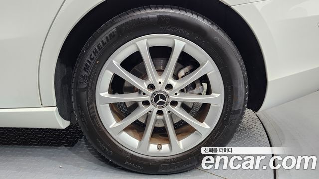 Mercedes-Benz A-Class (W177) A220 Sedan 2020 — фото 21