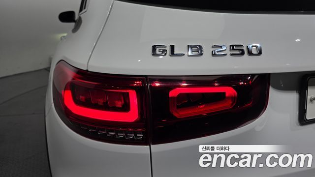 Mercedes-Benz GLB-Class (X247) GLB250 4MATIC 2022 — фото 23