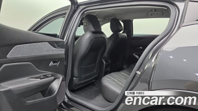 Peugeot 408 1.2 Pure Tech Allure 2023 — фото 18