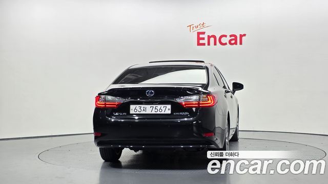 Lexus ES300h Supreme XV60 2018 — фото 4