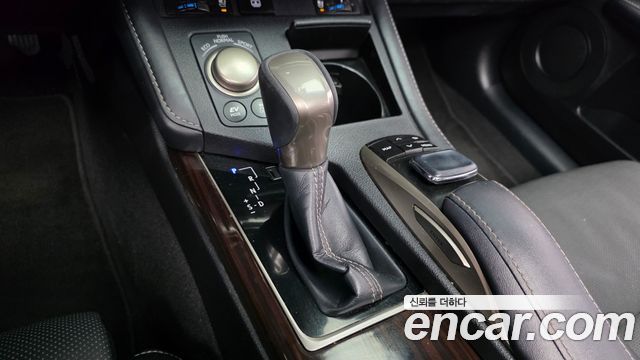 Lexus ES300h Supreme XV60 2018 — фото 9