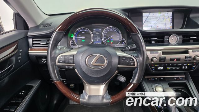 Lexus ES300h Supreme XV60 2018 — фото 13