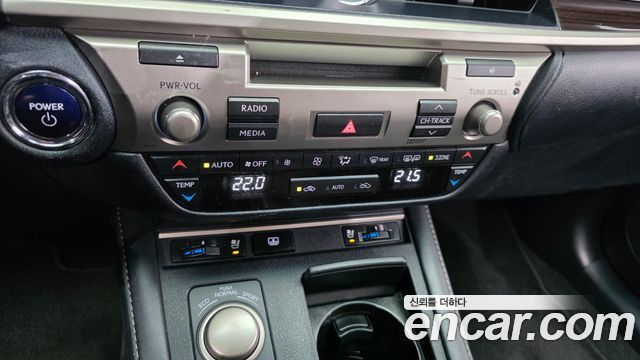 Lexus ES300h Supreme XV60 2018 — фото 16