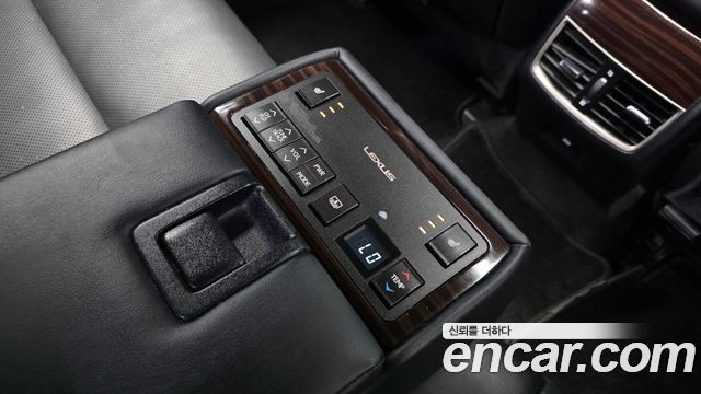 Lexus ES300h Supreme XV60 2018 — фото 17