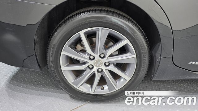 Lexus ES300h Supreme XV60 2018 — фото 21