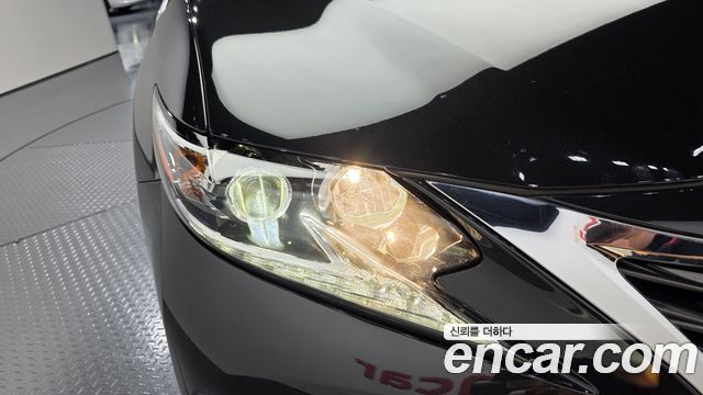 Lexus ES300h Supreme XV60 2018 — фото 22