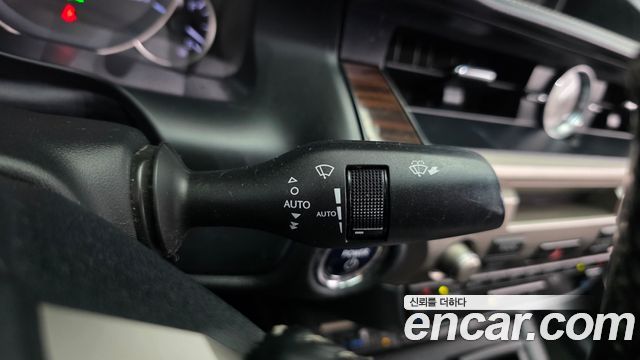 Lexus ES300h Supreme XV60 2018 — фото 30
