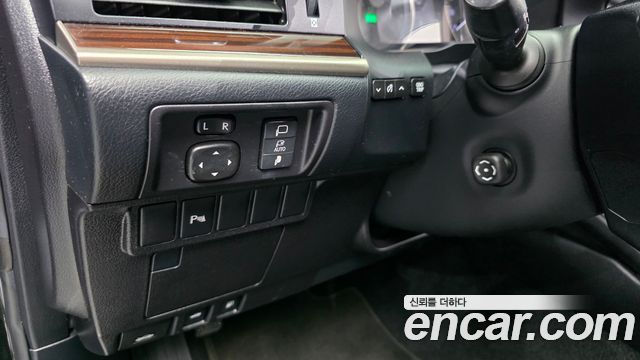 Lexus ES300h Supreme XV60 2018 — фото 31