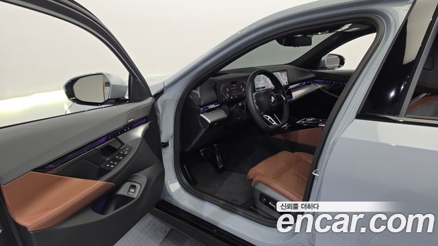 BMW 5 Series (G60) 530i xDrive M Sport 2025 — фото 10
