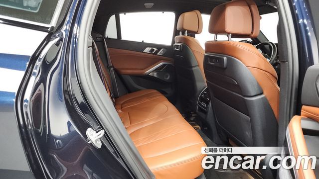 BMW X6 (G06) M50i 2023 — фото 16