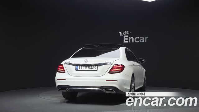Mercedes-Benz E-Class (W213) E300 4MATIC AMG Line 2020 — фото 4