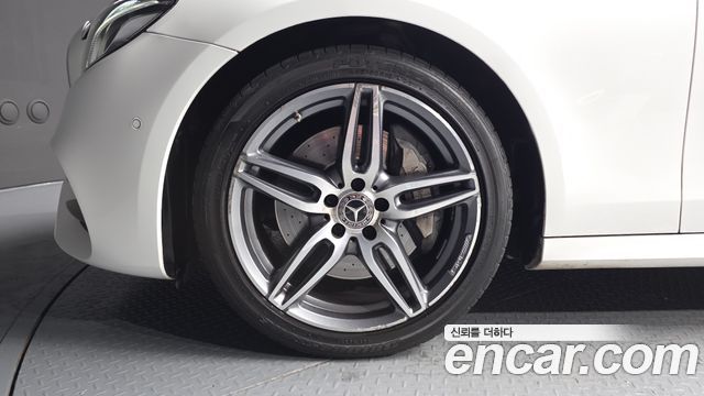 Mercedes-Benz E-Class (W213) E300 4MATIC AMG Line 2020 — фото 5