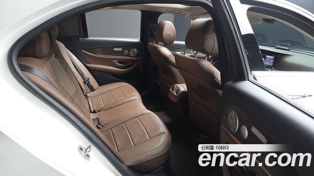 Mercedes-Benz E-Class (W213) E300 4MATIC AMG Line 2020 — фото 11