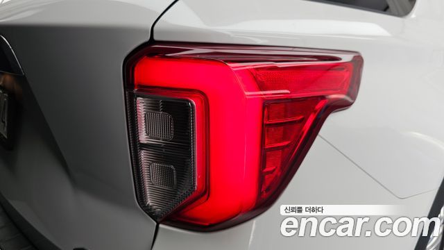 Ford Explorer (VI) 2.3 LimIted 4WD 2021 — фото 29