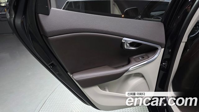 Volvo V40 T5 2nd 2016 — фото 25